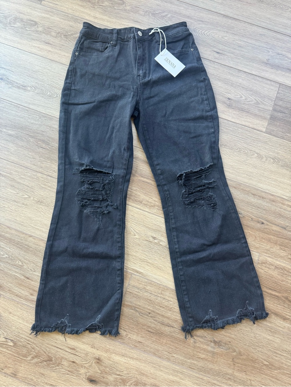 Zenana Black Distressed Cropped Jeans - M